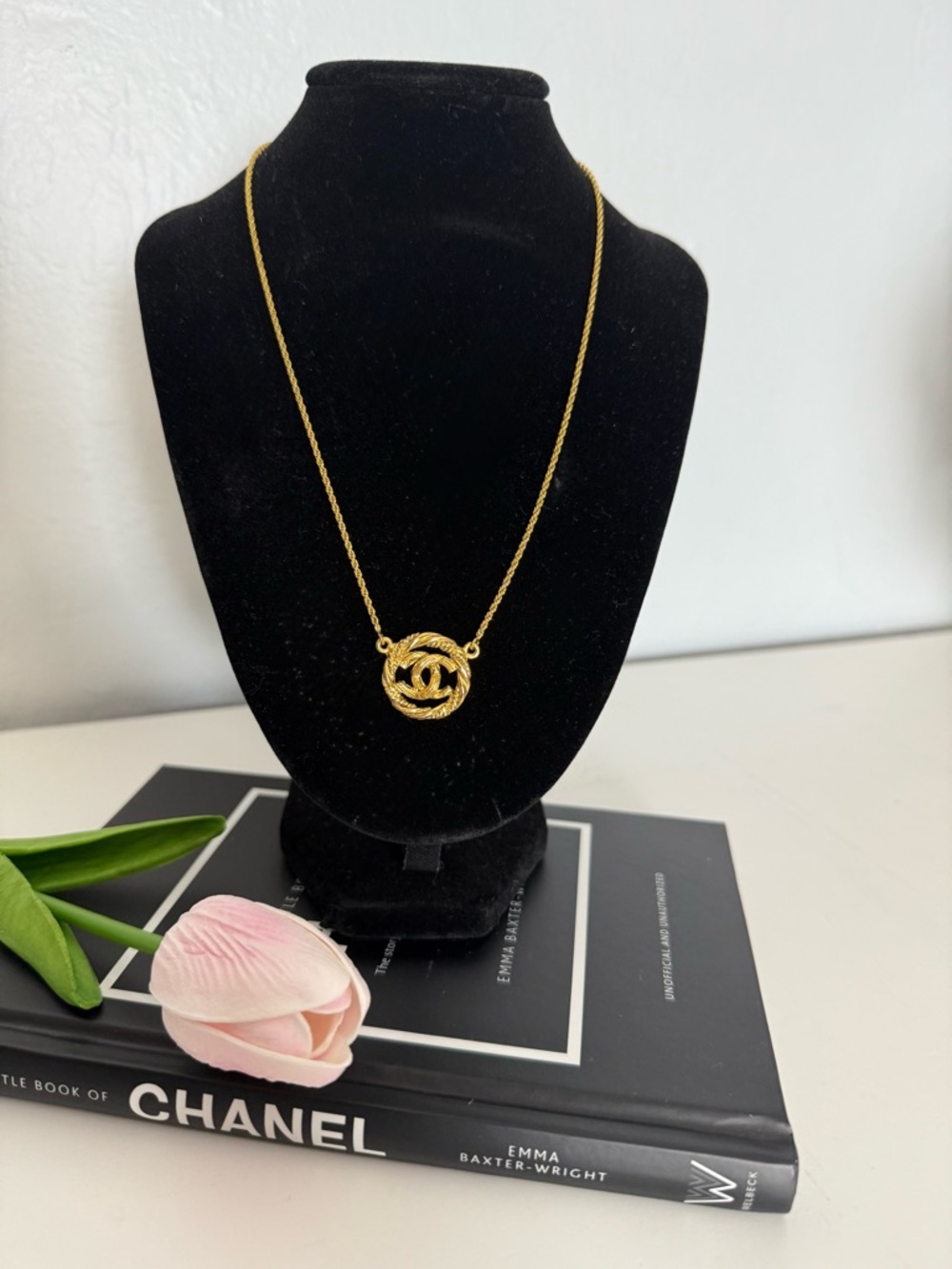 CHANEL *VINTAGE* Gold-Plated Choker Necklace - Picture 6 of 6